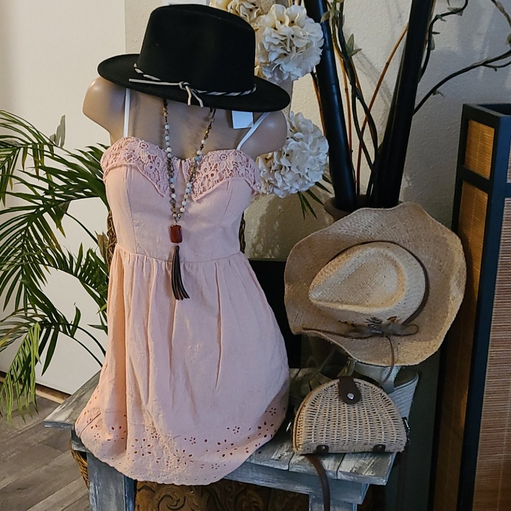 SALE PEACH EMBROIDERED MINI FLOWER LACE DRESS - Picture 3 of 16